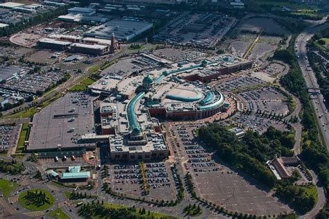 trafford centre parking times.